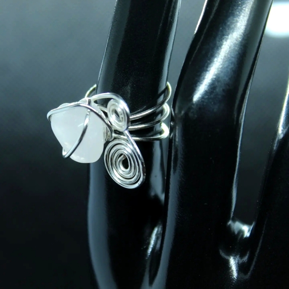 Rose quartz wire wrapped ring (size 7) - Picture 4 of 4